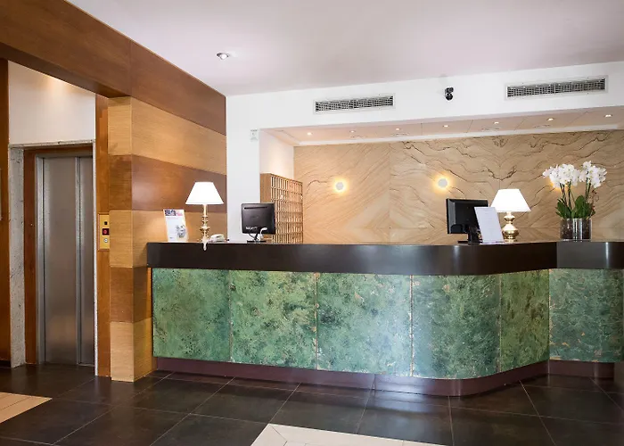 诺瓦多姆斯品质酒店 4*